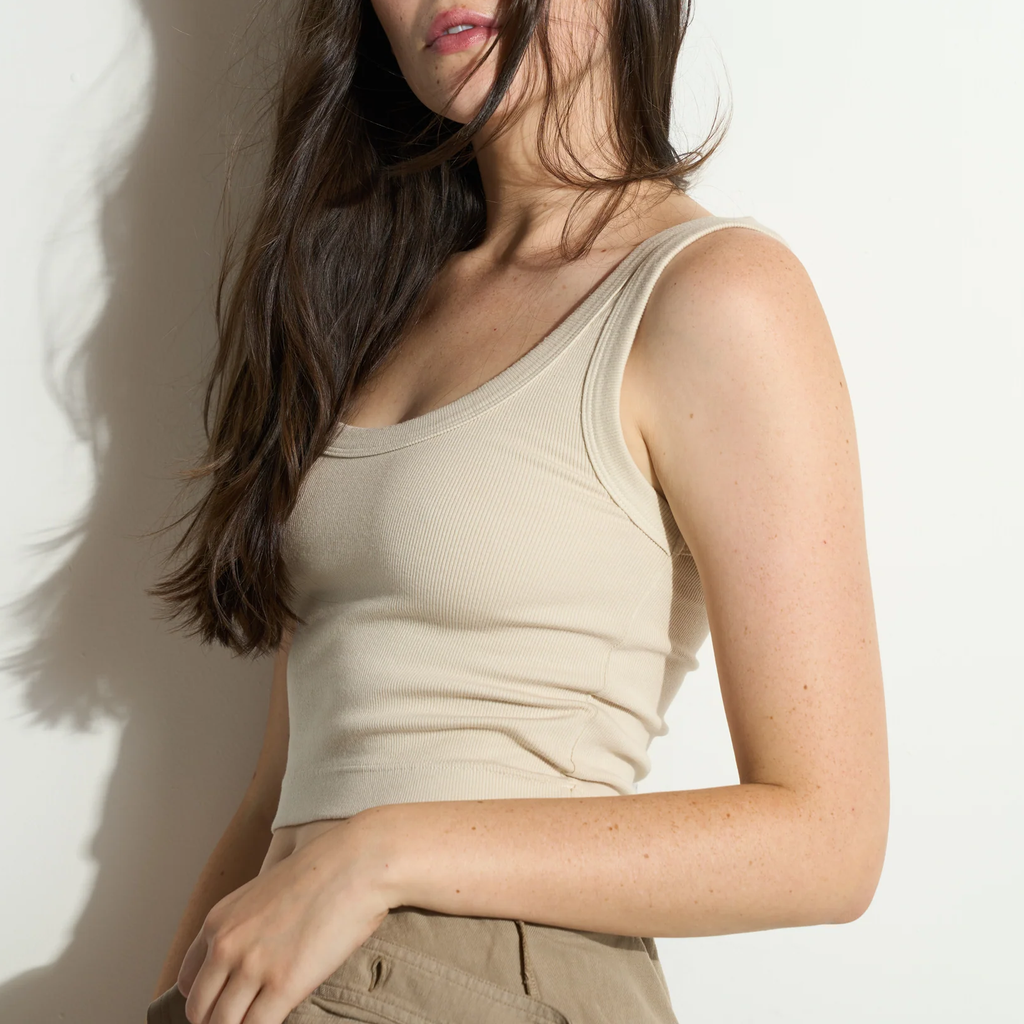 Contour Cropped Tank Top for Casual Outfits